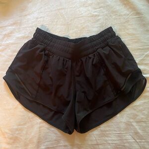Lululemon Hotty Hot Shorts 2.5”